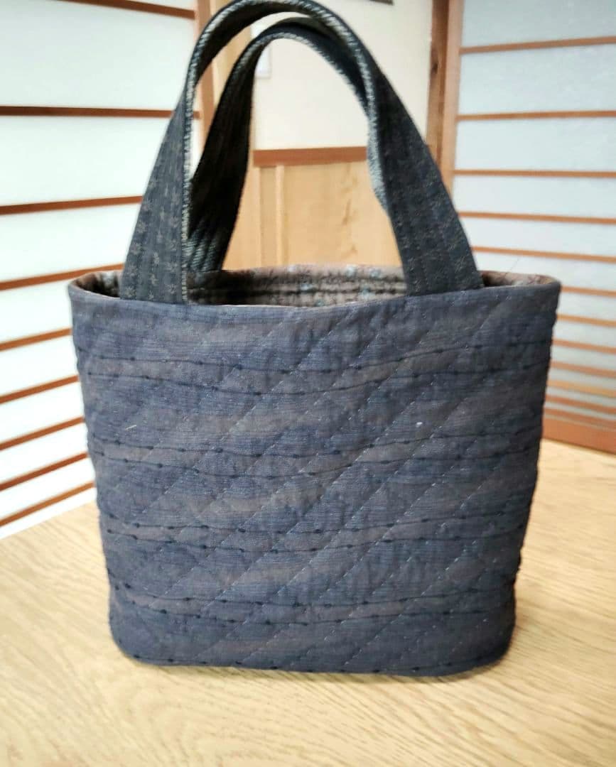 ハウスの手提げバッグ パッチワークキルトバッグハンドメイド お散歩