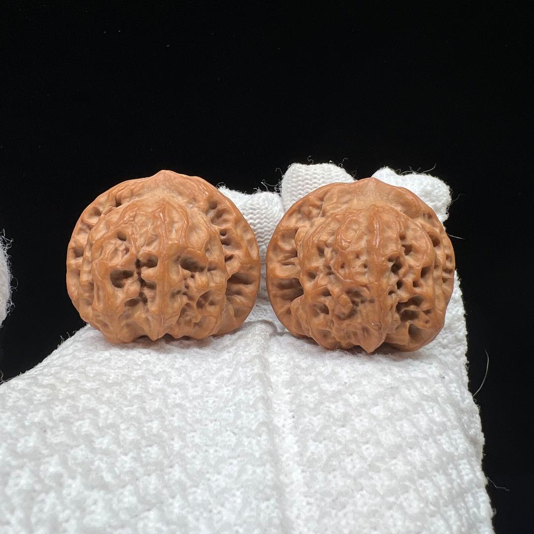 文玩堂：「（精品）佛肚獅子頭文玩クルミ　粉皮・粉骨（無修整）」