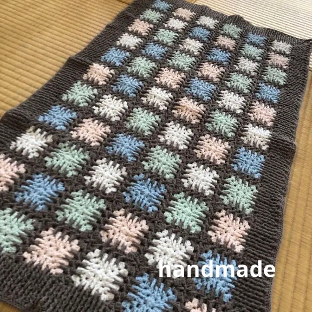 グラニースクエア ひざ掛け　ブランケット　マット　ハンドメイド　かぎ針編み