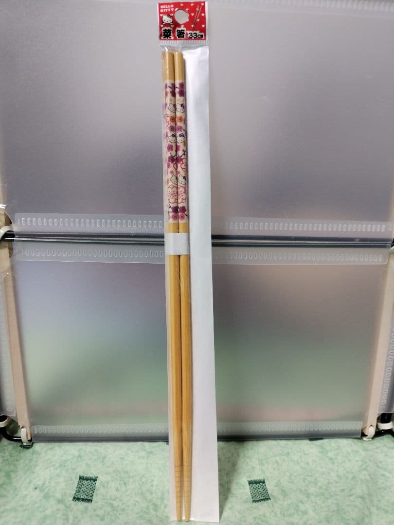 ハローキティ　お玉　ターナー　計量カップ　箸ばし　タッパー×２個　キッチンツール