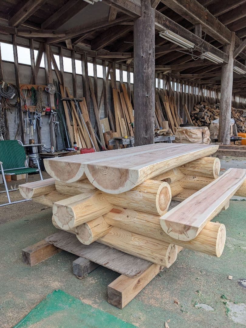 ハンドカットログテーブル（8人掛け）