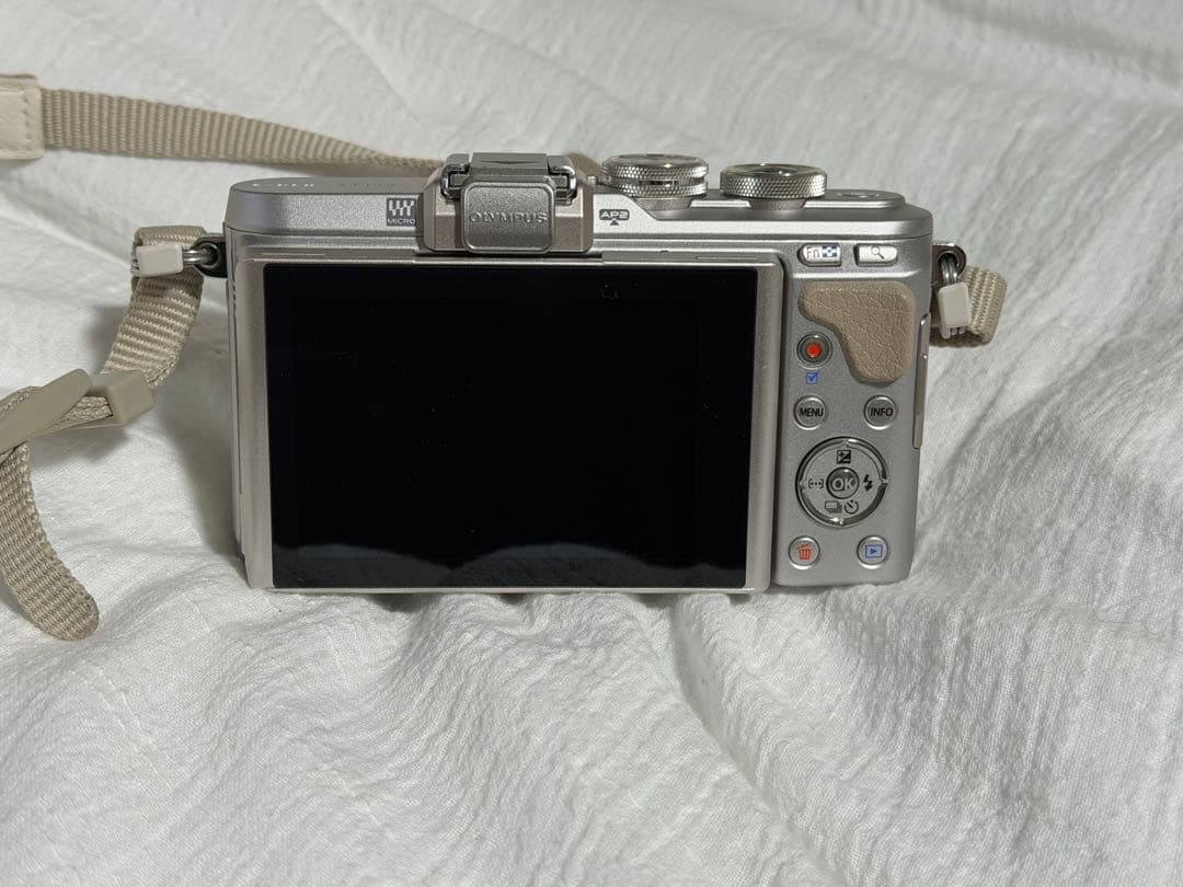 オリンパス E-PL8ホワイト