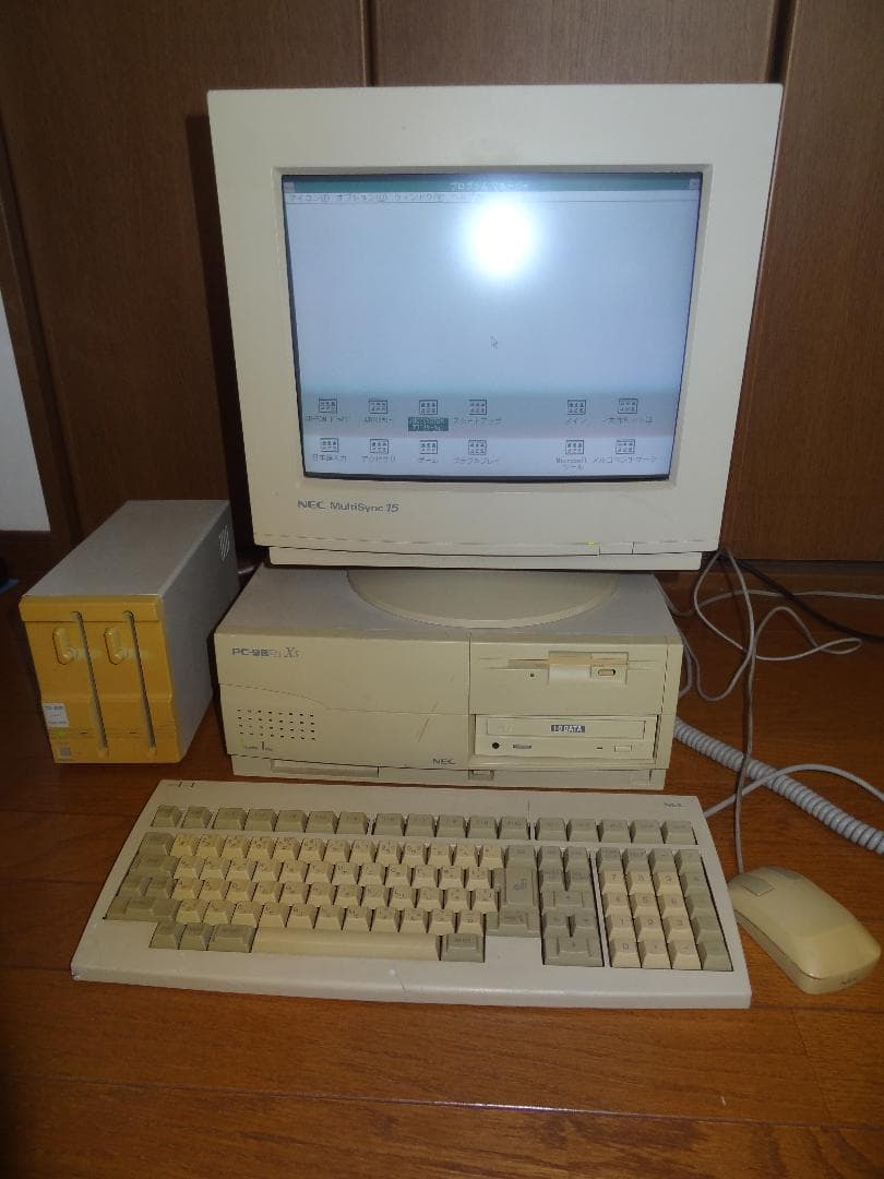 NEC PC-9821Xs/U7w・CRTモニタ・外付5\"FDD・おまけゲーム付