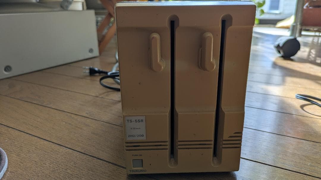 NEC PC-9821Xs/U7w・CRTモニタ・外付5\"FDD・おまけゲーム付