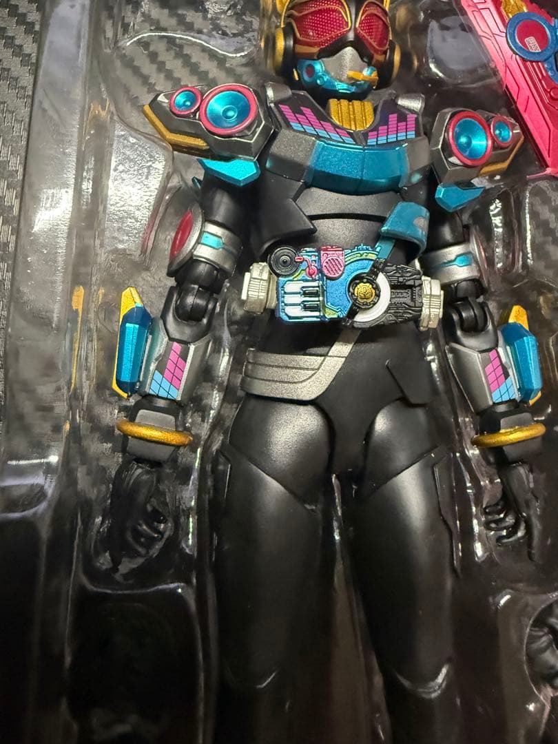 s.h.figuarts 仮面ライダーナーゴ ビートフォーム