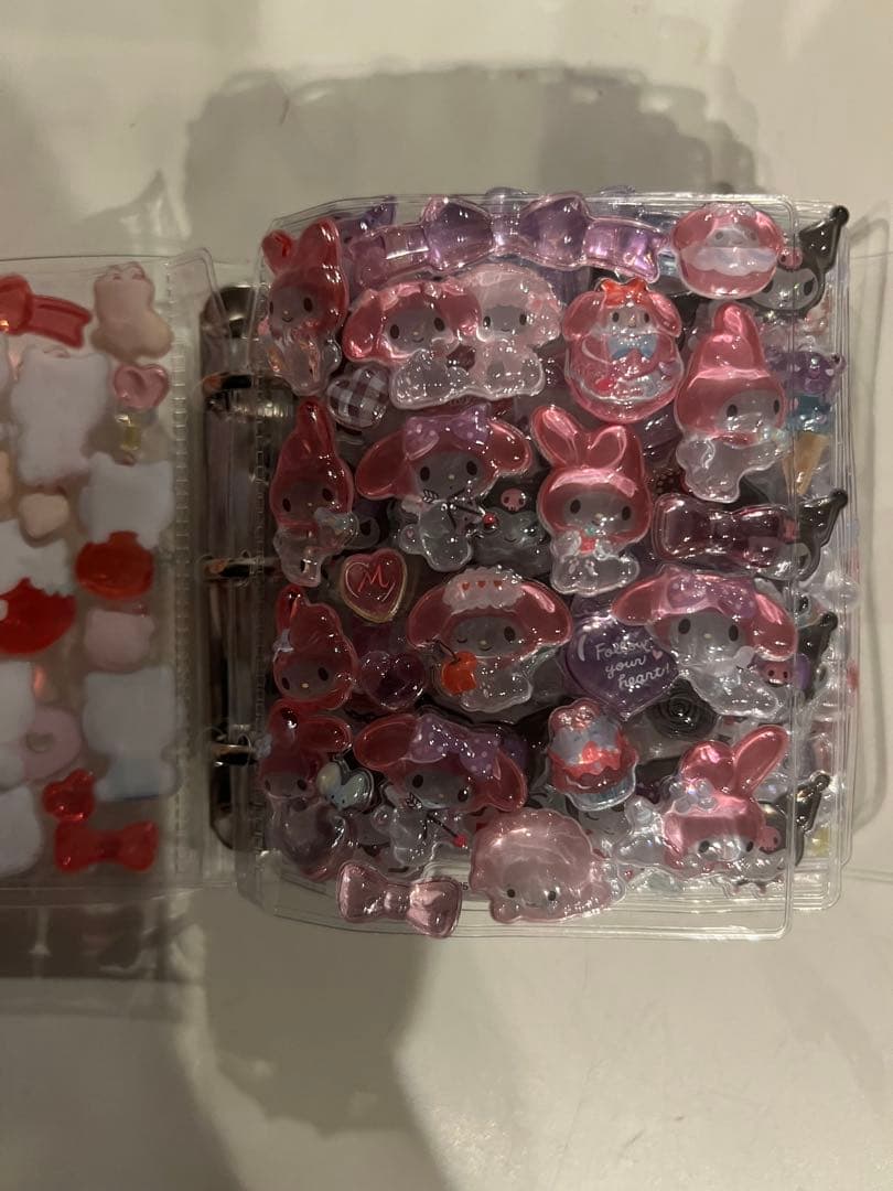 キラキラ可愛いシール帳完成品 はぴだんぶい きてぃーちゃん くろみ マイメロ