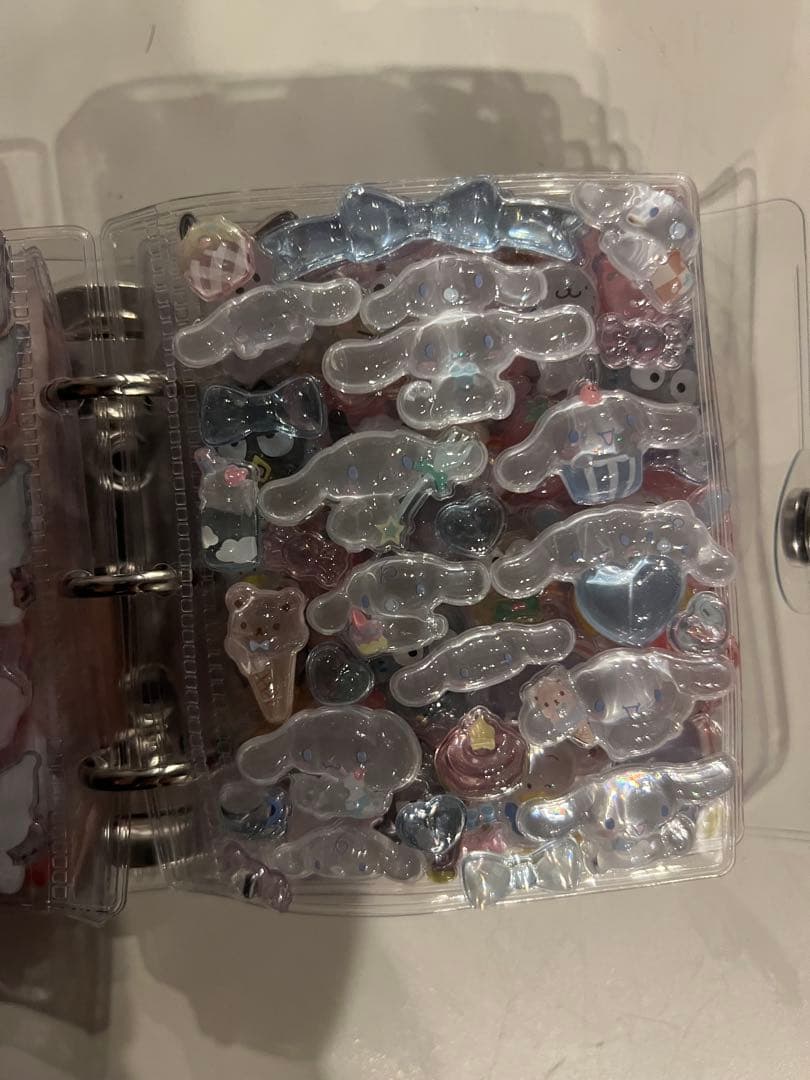 キラキラ可愛いシール帳完成品 はぴだんぶい きてぃーちゃん くろみ マイメロ