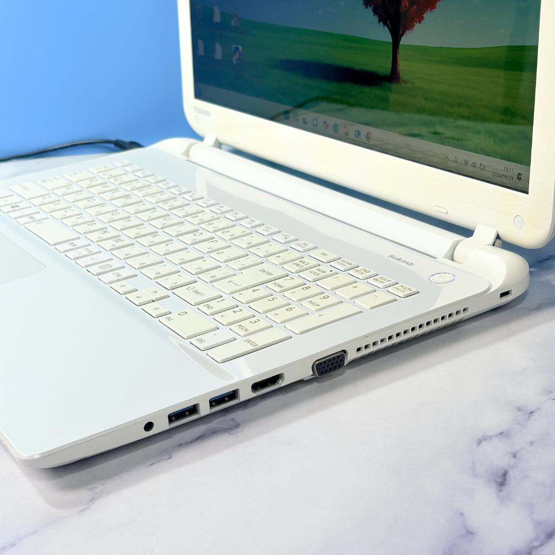 SSDで快速！Corei5・カメラ・DVDマルチ・ホワイトノートパソコン