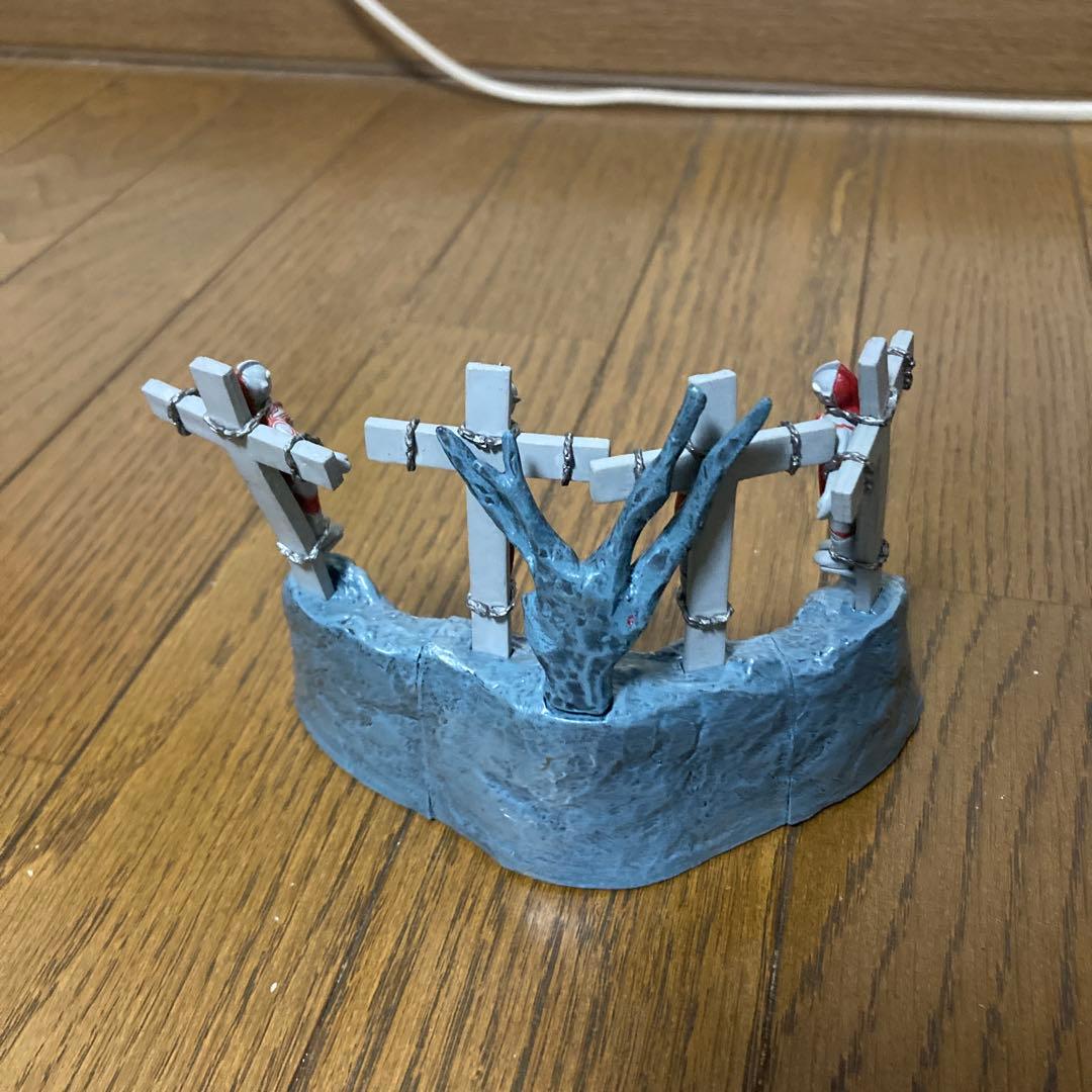 ウルトラマンフィギュア 十字架台座付き