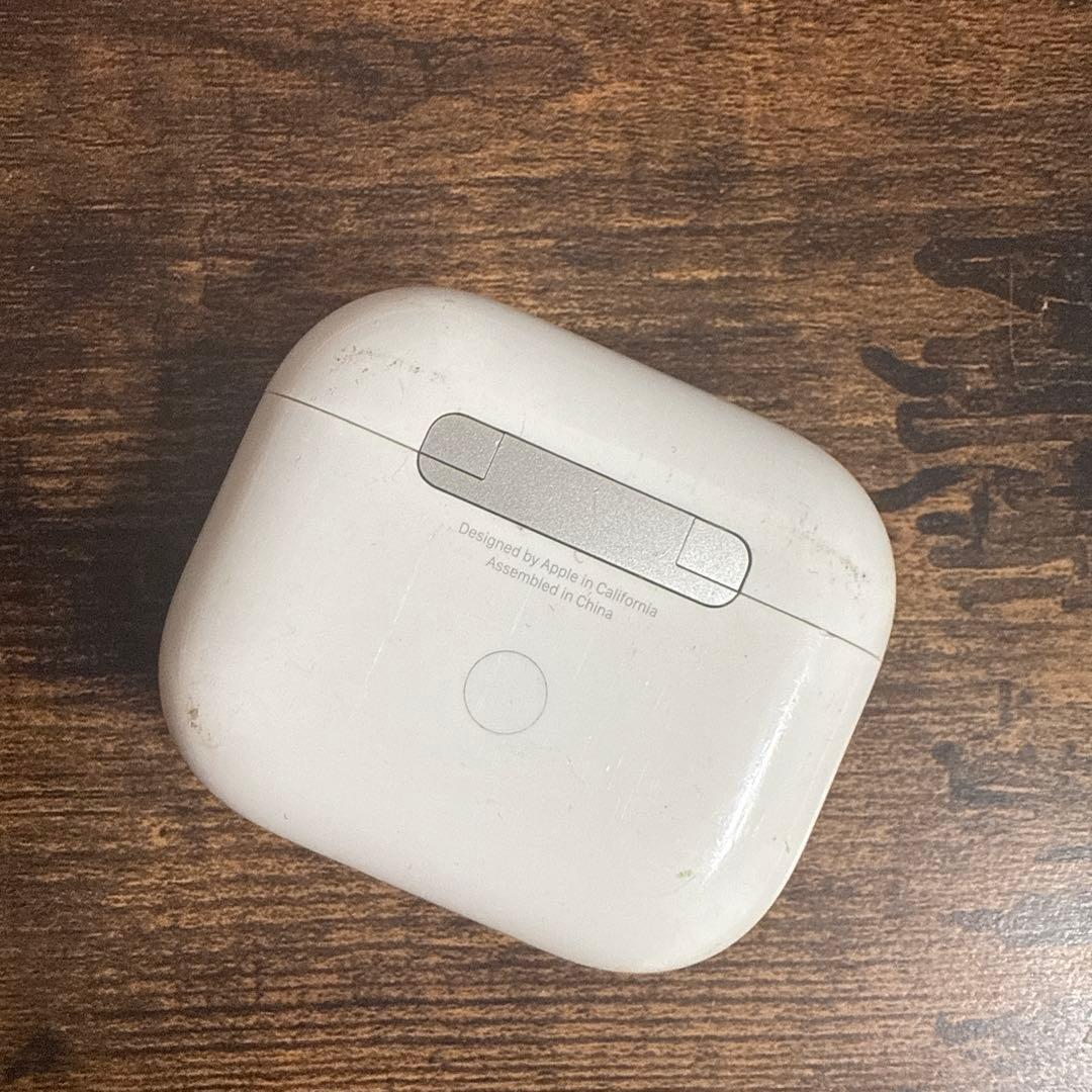 Apple AirPods 本体と充電ケース