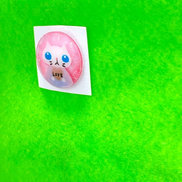 ★ブローチ★   愛を込めて　白猫　レジン
