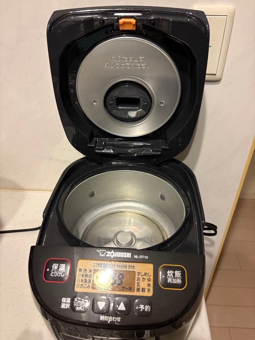 3ヶ月のみ使用！象印 マホービンNL-DT10 炊飯器 黒