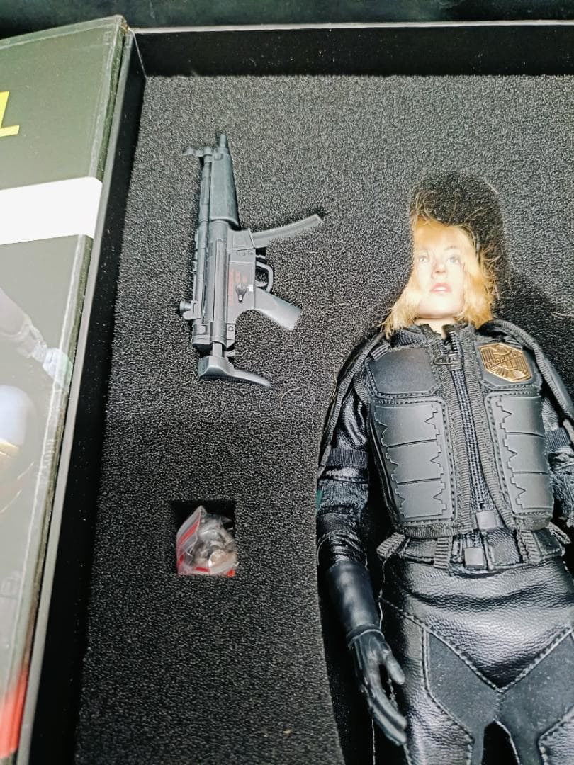 ART-FIGURES　ジャッジドレッド COP-FEMALE