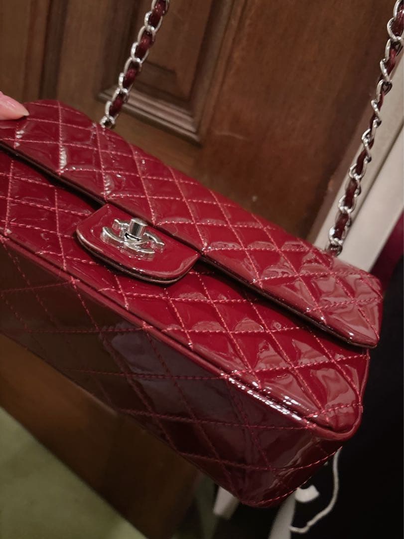 ♡希少♡新品♡CHANELワインレッドエナメルチェーンショルダーバッグ25