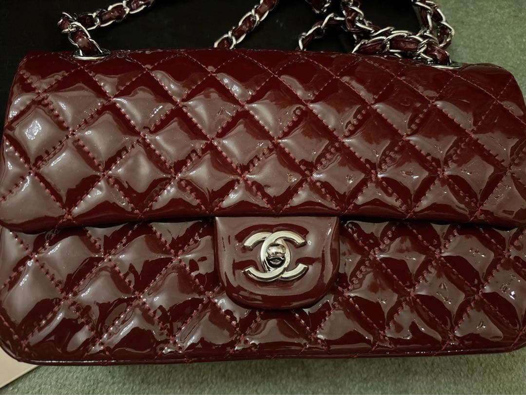 ♡希少♡新品♡CHANELワインレッドエナメルチェーンショルダーバッグ25