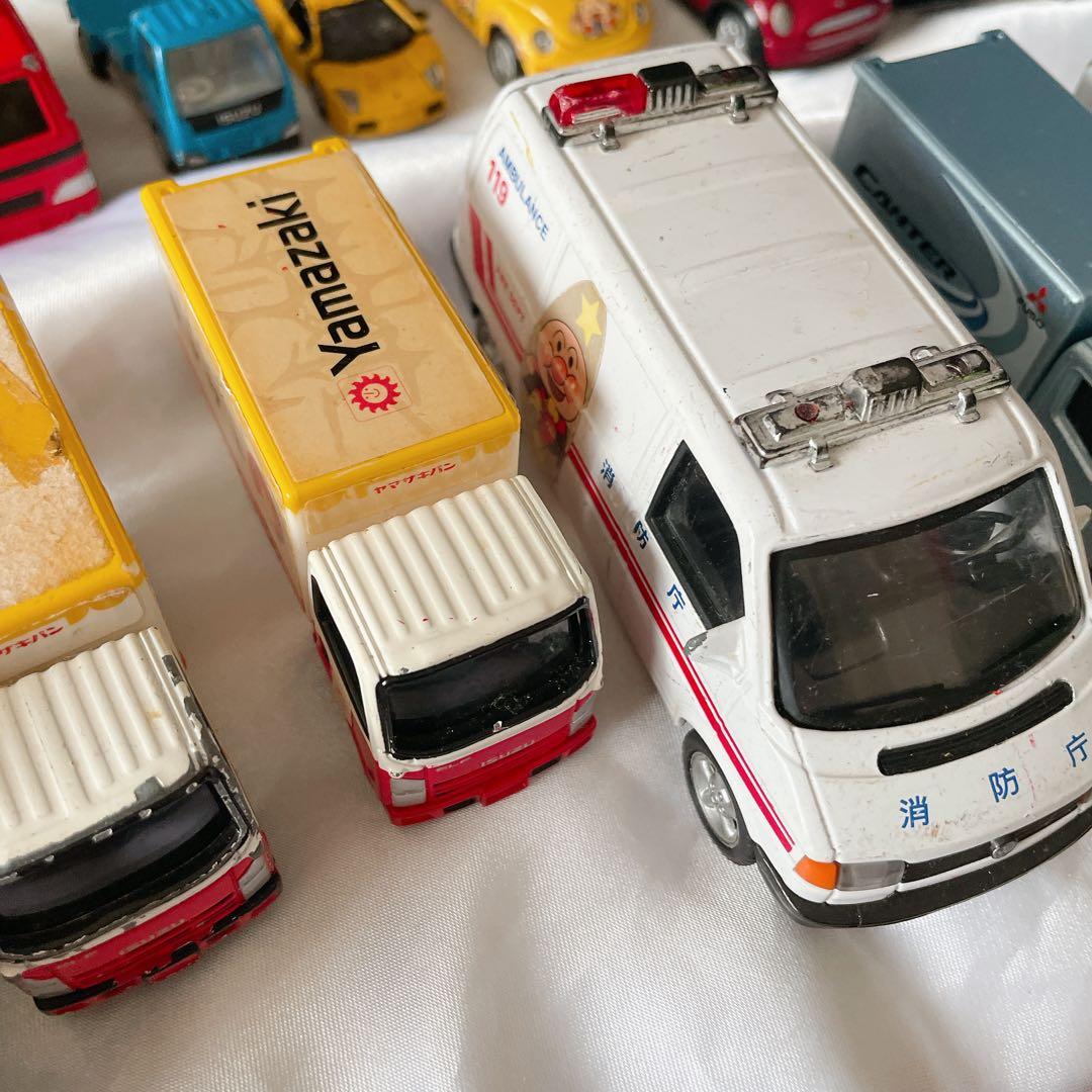 ミニカー まとめ売り トミカなど 59台 ヘリコプター1台 おもちゃ