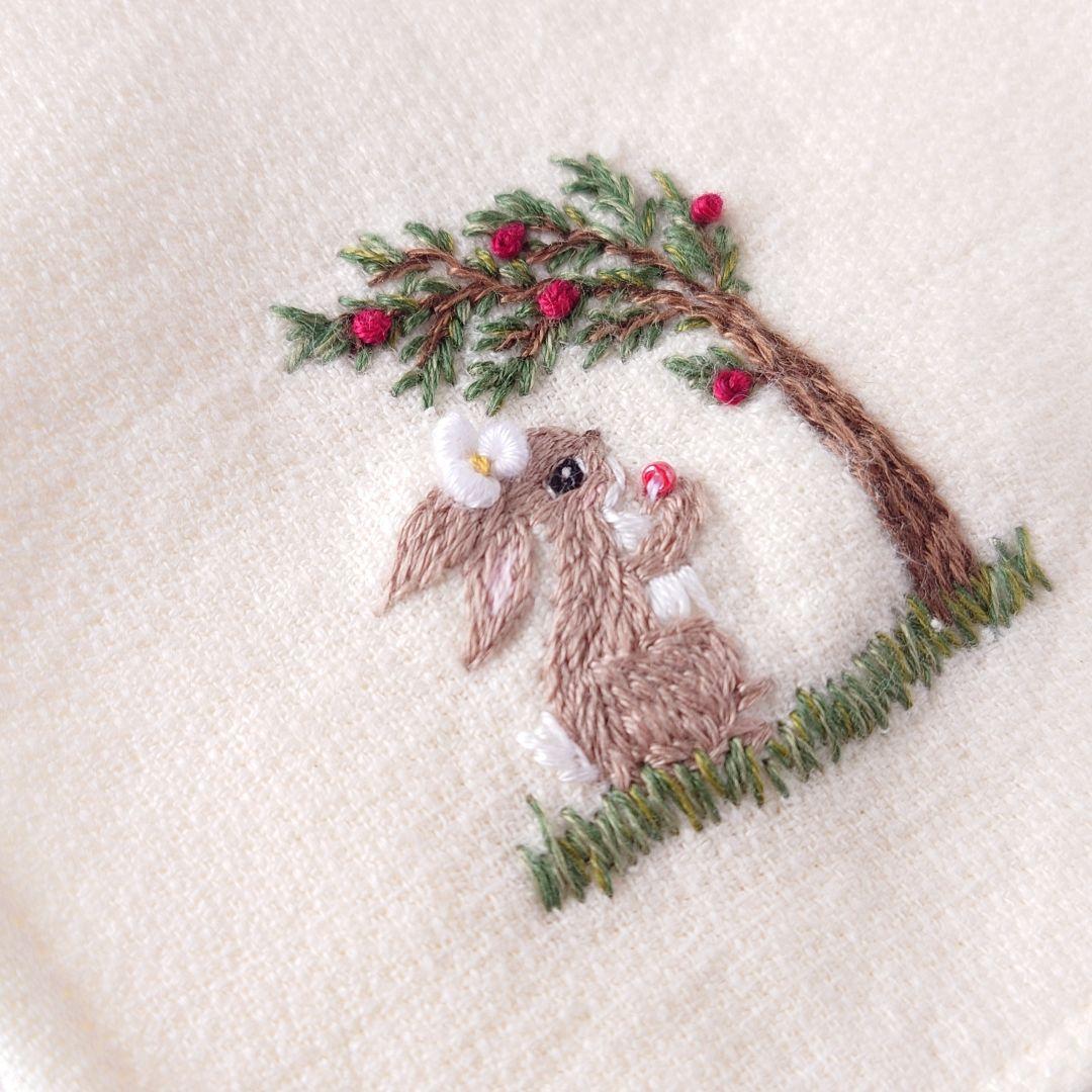 手刺繍入ちっちゃな タオルハンカチ【うさこと優しい木】