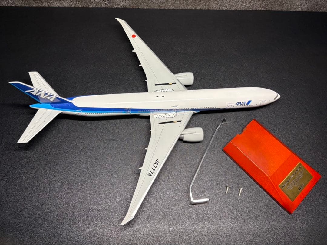 全日空商事 1/200 ANA 777-300ER NH20017