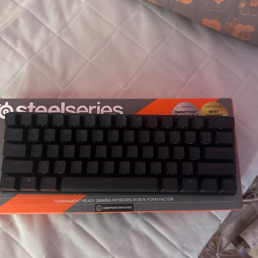 SteelSeries Omnipoint RGB 60% キーボード