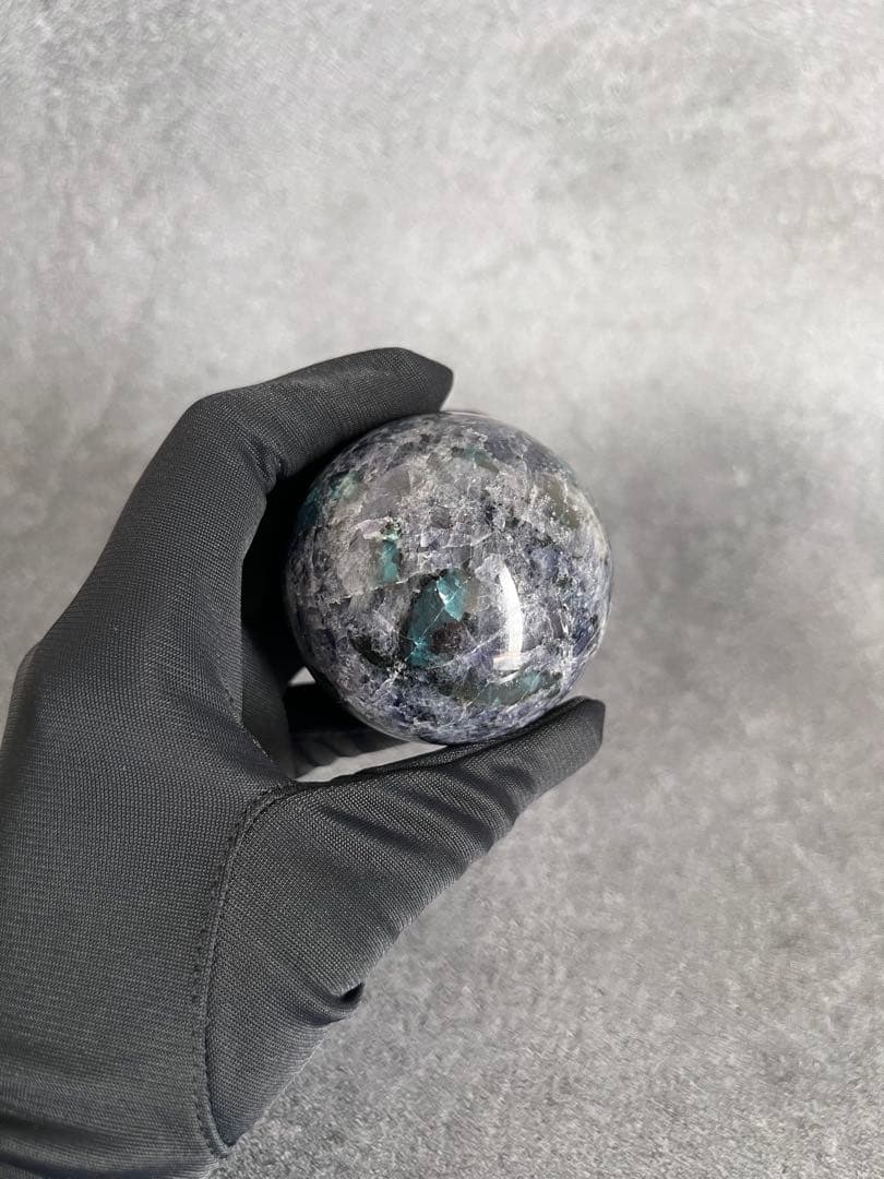 高品質　アイオライト　エメラルド　グリーンカイヤナイト　共生　スフィア