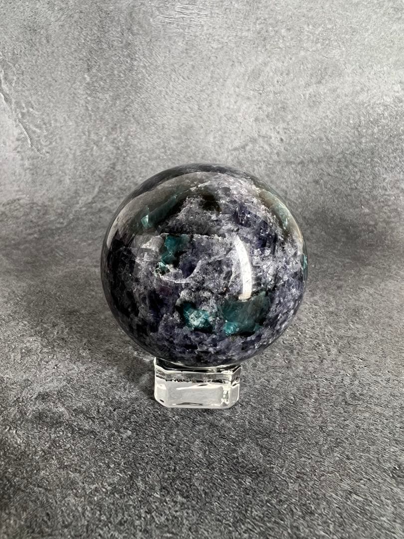 高品質　アイオライト　エメラルド　グリーンカイヤナイト　共生　スフィア