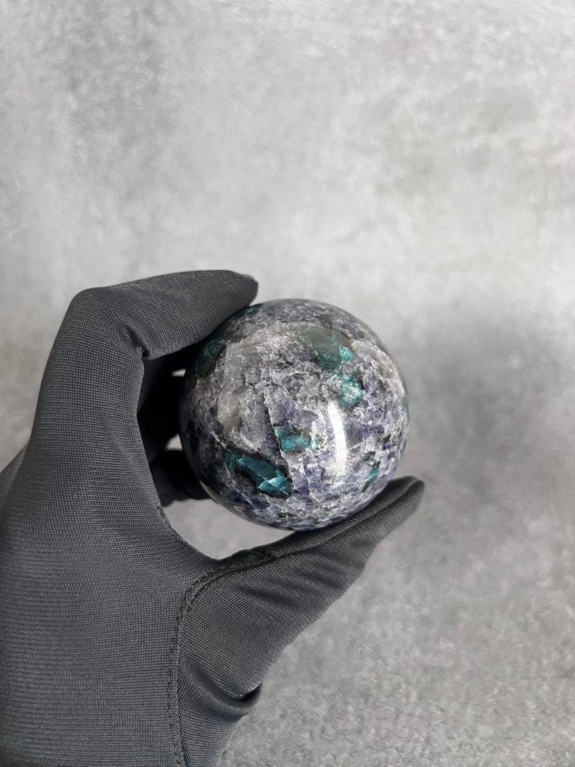 高品質　アイオライト　エメラルド　グリーンカイヤナイト　共生　スフィア