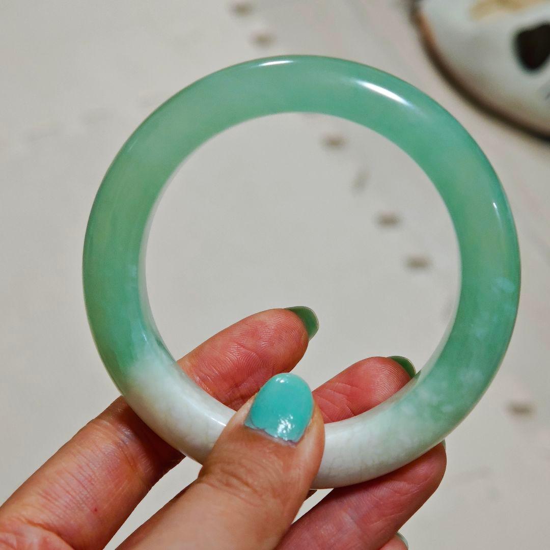 高品質 翡翠軟玉ネフライト 天青凍バングル 腕輪 岫玉57.4mm 68.6g