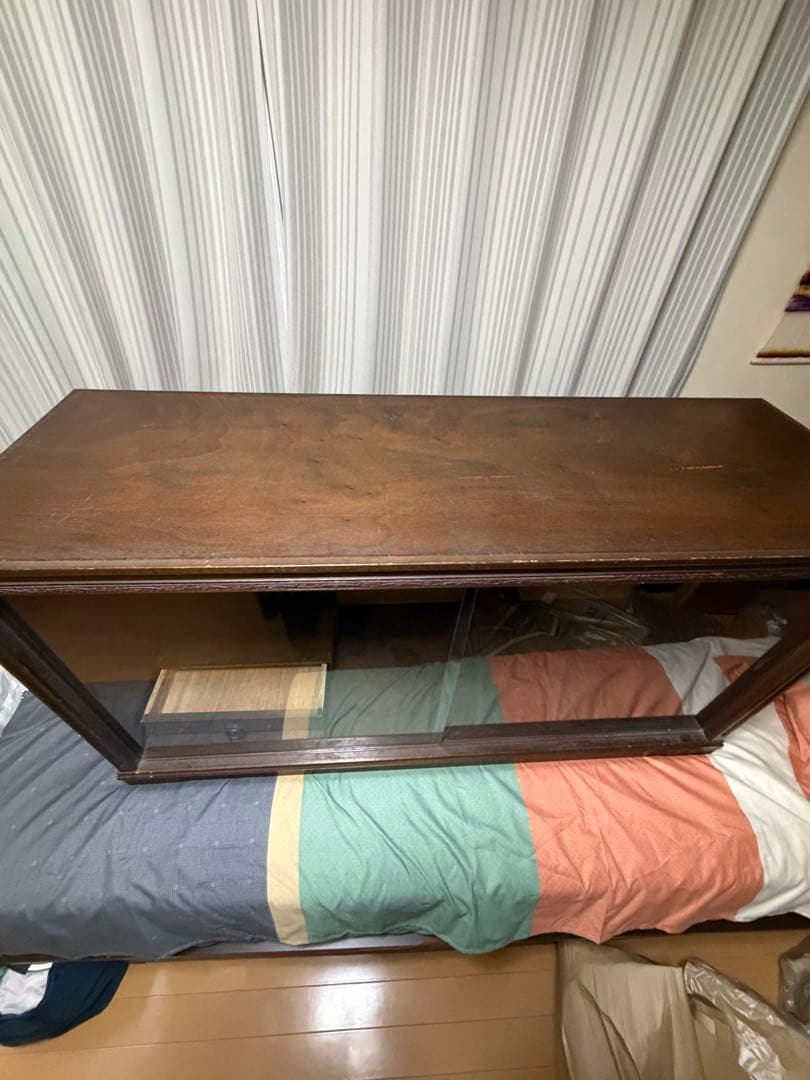 木製ガラス棚　幅105㎝　高さ55㎝　奥行き35㎝　木製ガラスキャビネット