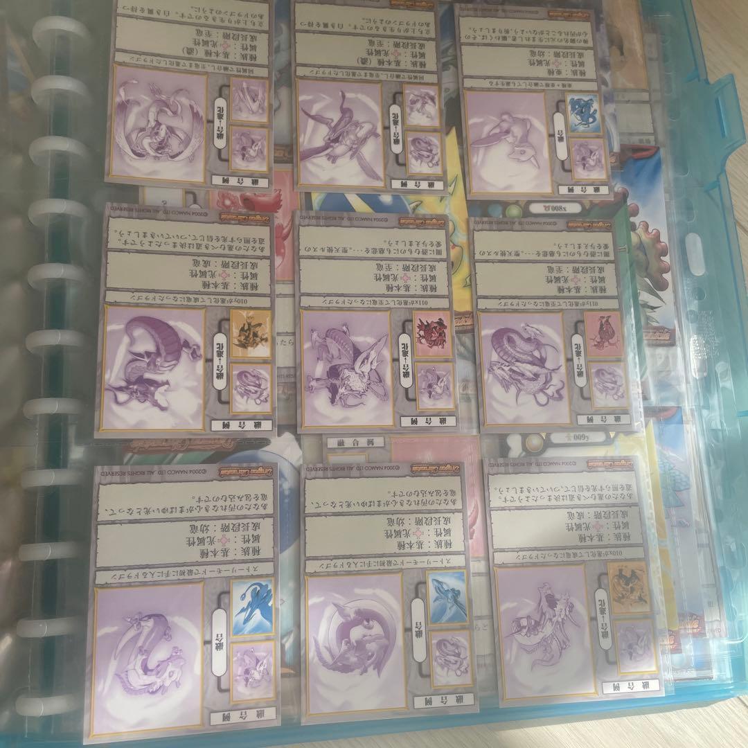 トレーディングカードセット ドラゴンとモノクロキャラクター いっぱいあります。