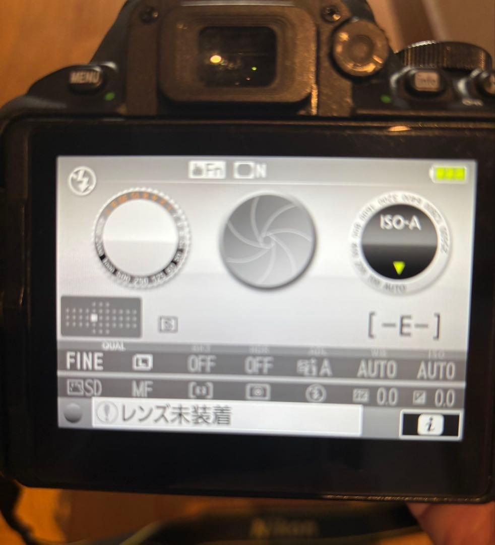 Nikon D5600デジタル一眼レフカメラ ダブルキット 望遠300mmまで