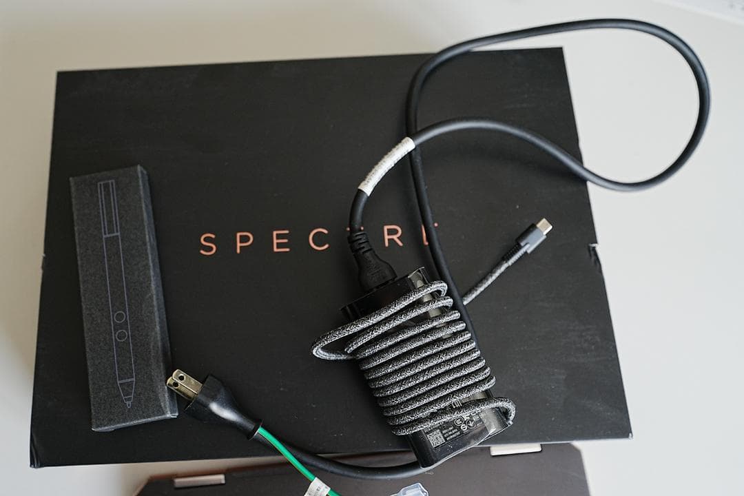 軽量薄型HP Spectre x360 13.3インチ core i7 16GB