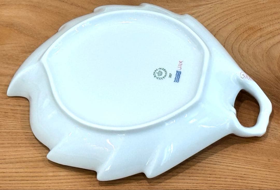 ロイヤルコペンハーゲン コーラルフルーテッド ハーフレース リーフ ディッシュ