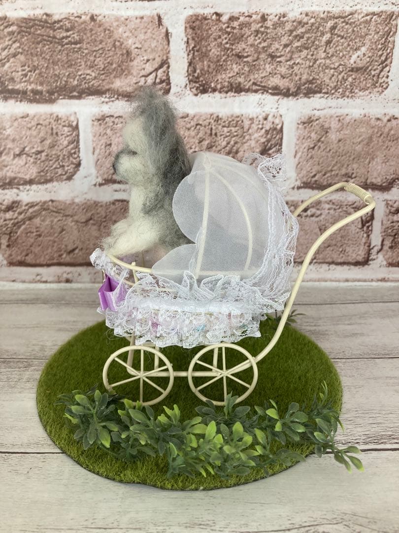 羊毛フェルト　ペットカートに乗る柴犬とMシュナウザー