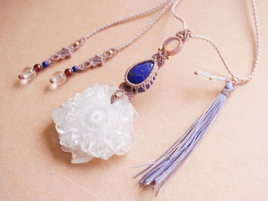 ソーラークォーツ原石　濃紺ラピスラズリ　プレシャスオパール　マクラメ　ネックレス