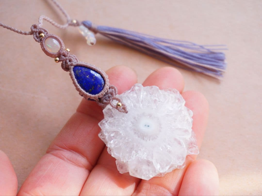 ソーラークォーツ原石　濃紺ラピスラズリ　プレシャスオパール　マクラメ　ネックレス