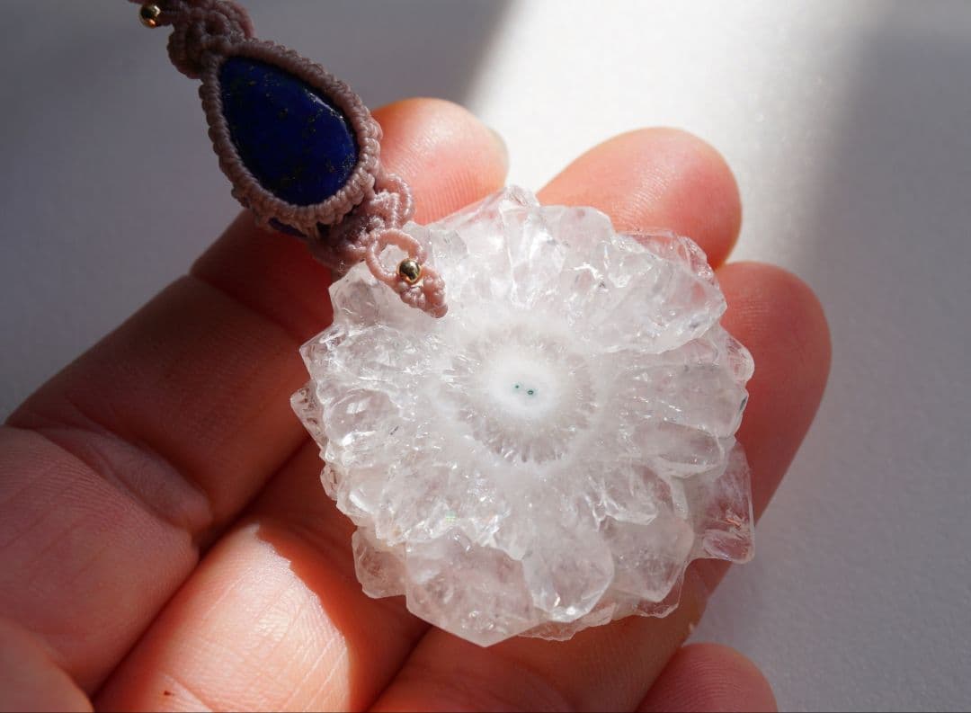 ソーラークォーツ原石　濃紺ラピスラズリ　プレシャスオパール　マクラメ　ネックレス