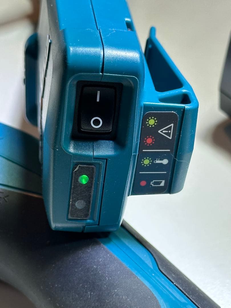 Makita 電動剪定バサミ バッテリー付き　新品より一回のみ使用