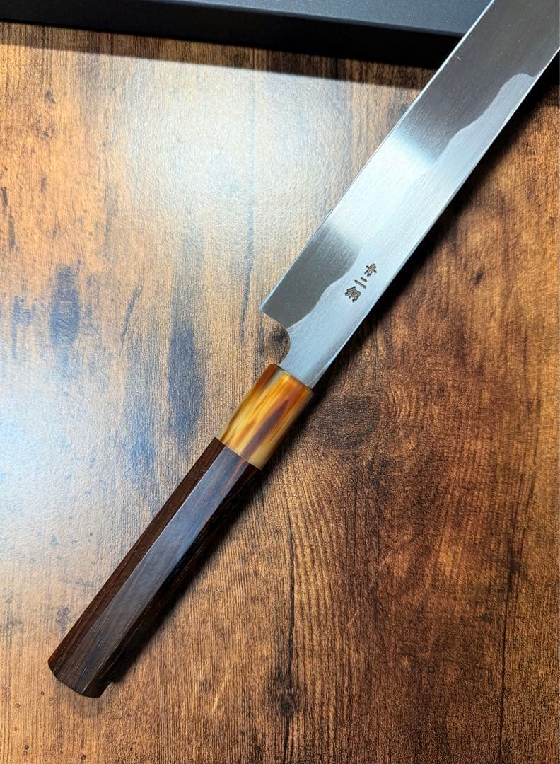 森本光一作　蛸引 先丸　青二鋼 紋鍛錬 尺　紫檀白水牛八角柄