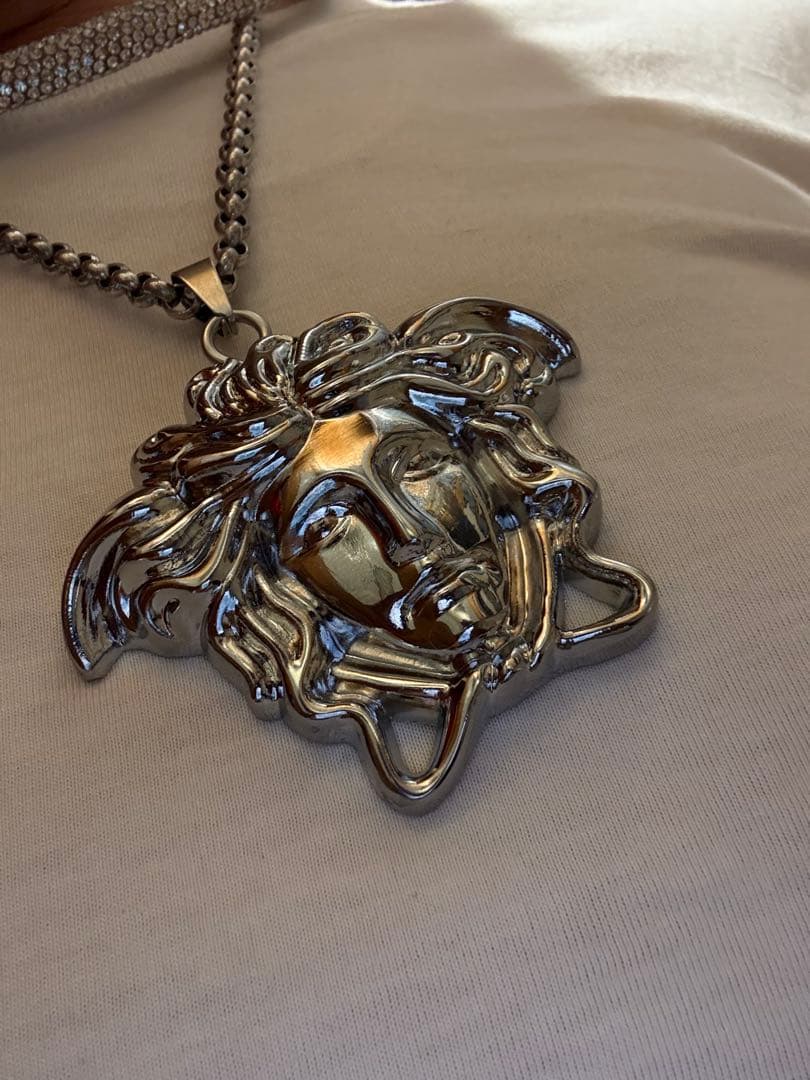 メデューサヘッドエンブレム 金・銀・黒　各カラー1個