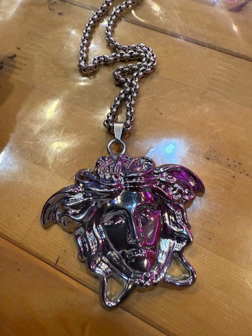 メデューサヘッドエンブレム 金・銀・黒　各カラー1個