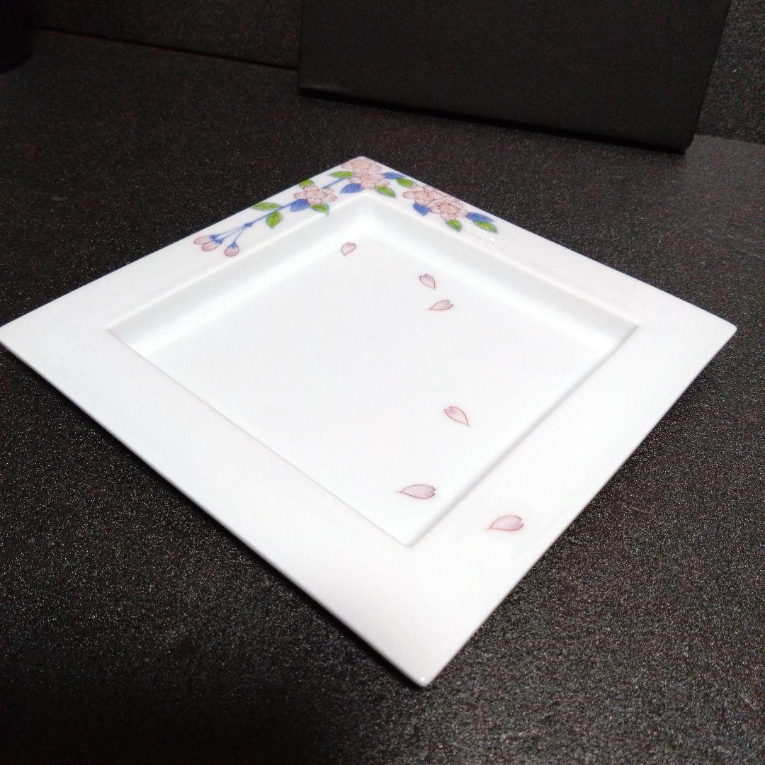 新品 鍋島焼 畑萬陶苑 スクエアプレート 桜　伊万里焼