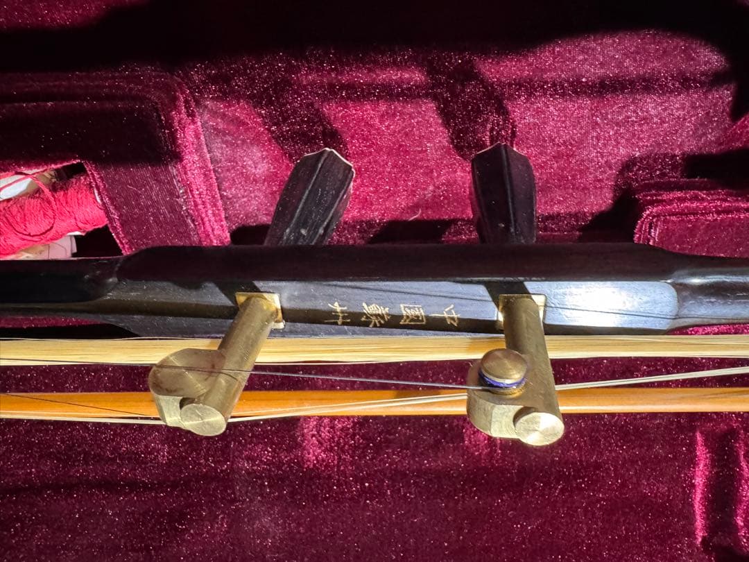 中国　二胡 紅木 中国楽器 現状品 蛇皮使用 登録証ケース弓付き 美品