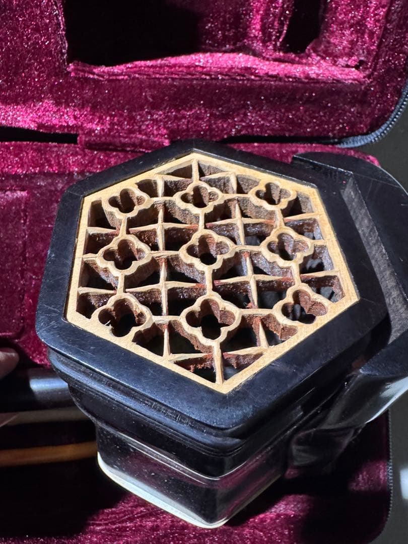 中国　二胡 紅木 中国楽器 現状品 蛇皮使用 登録証ケース弓付き 美品