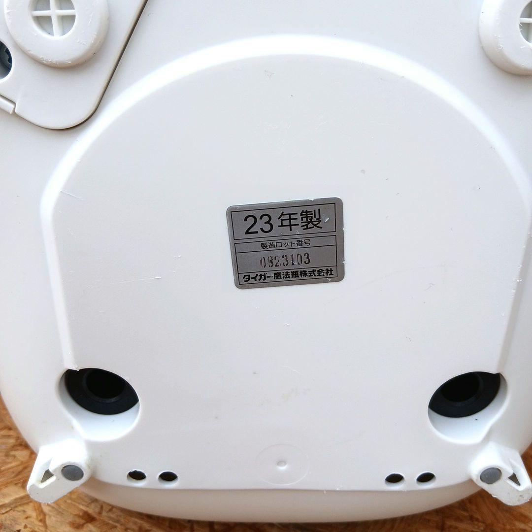 TIGER　3合炊きマイコンジャー炊飯器　JBS-A055-WM　2023年製