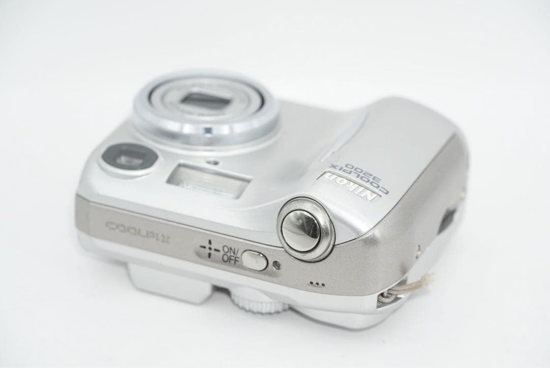デジタルカメラ Nikon coolpix 3200