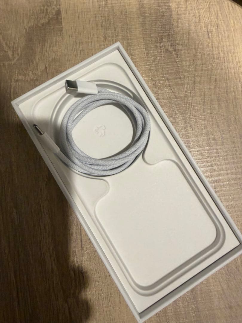 Apple iPhone 15 Pro ブラックチタニウム　128GB