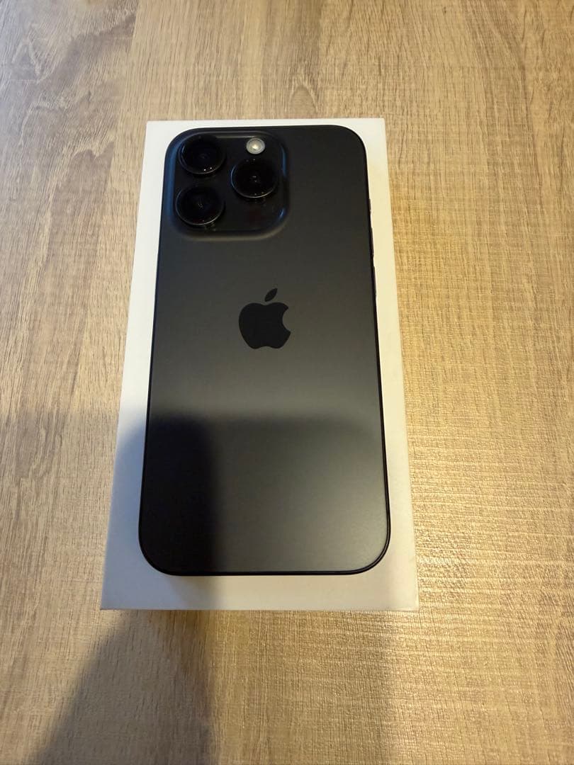 Apple iPhone 15 Pro ブラックチタニウム　128GB