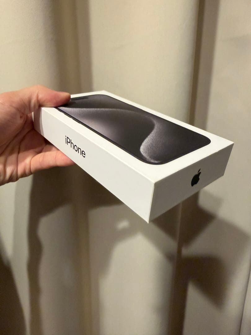 Apple iPhone 15 Pro ブラックチタニウム　128GB