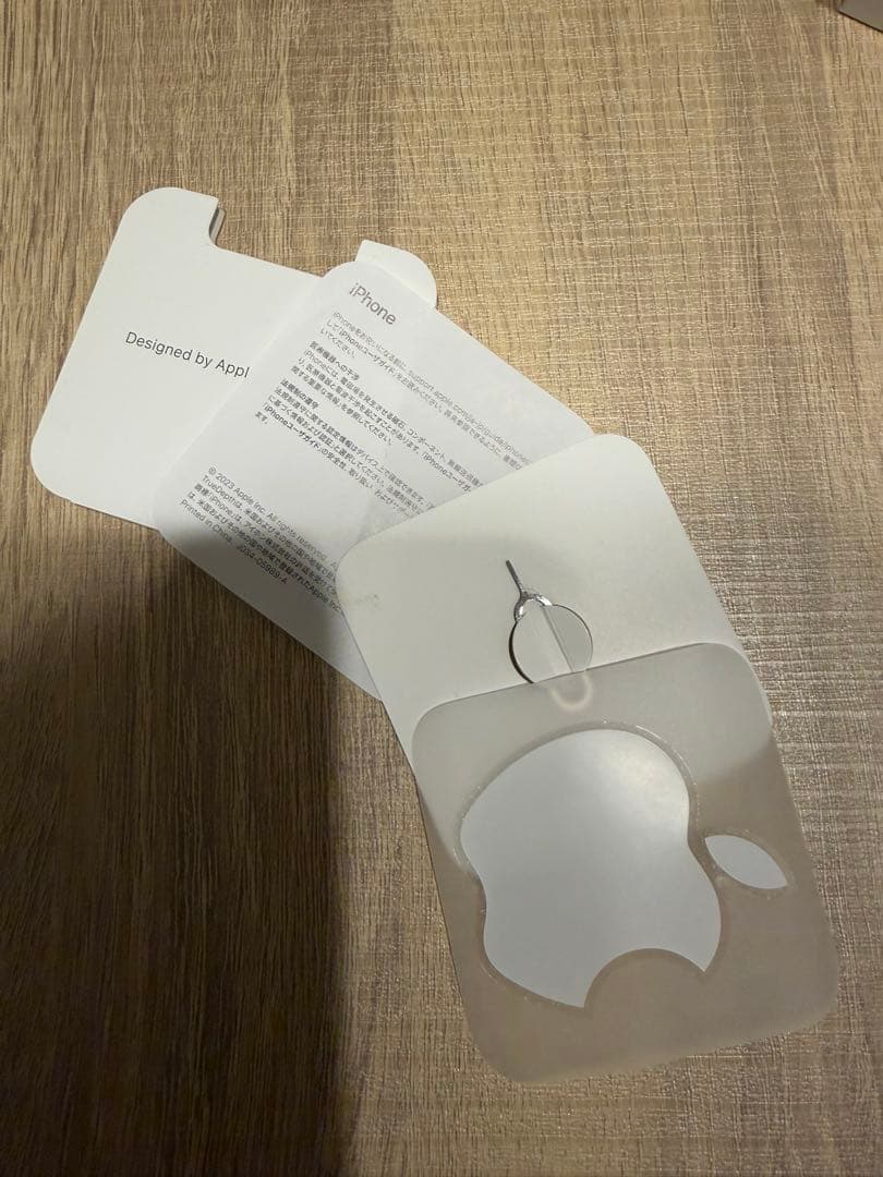 Apple iPhone 15 Pro ブラックチタニウム　128GB