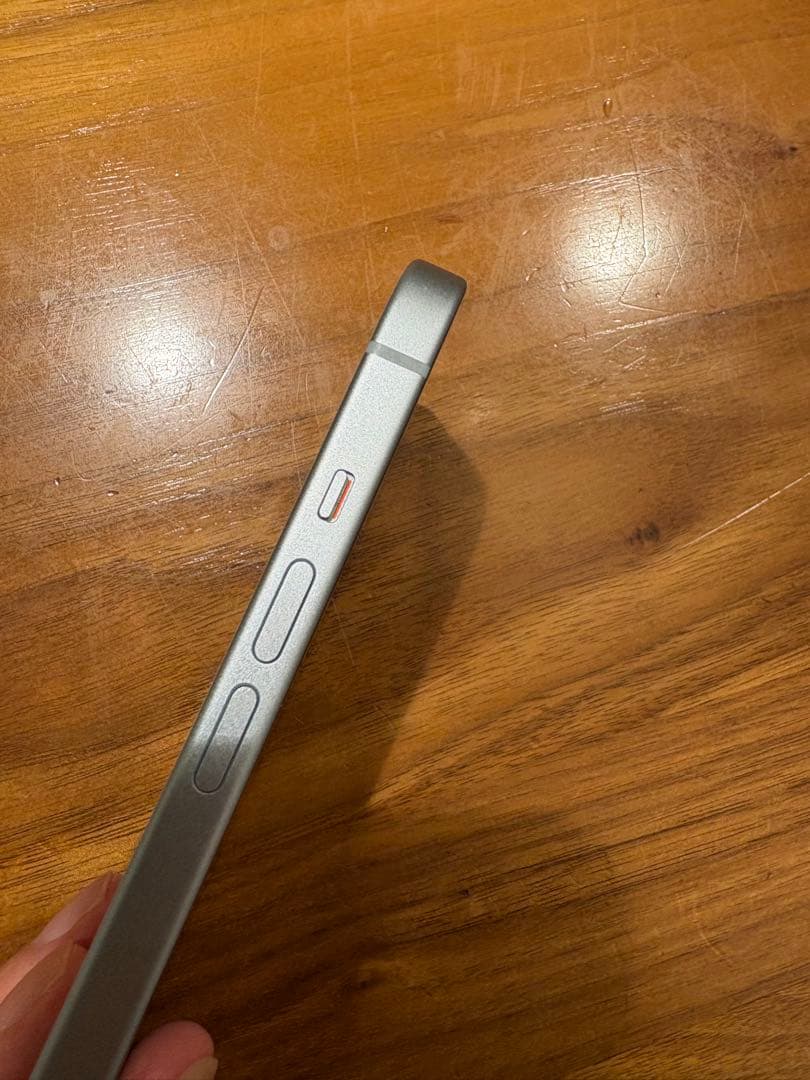 美品 iPhone 15 本体 256GB SIMフリー